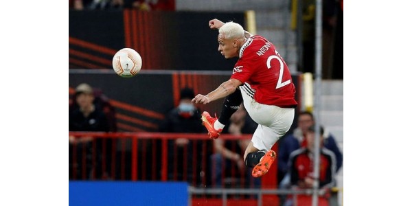 Różne postawy zawodników wobec piłki nożnej